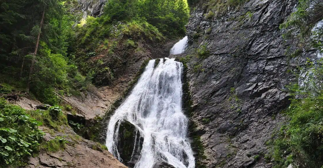 Cascada ”VĂLUL MIRESEI”